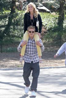 Heidi Montag feet photo thumbnail