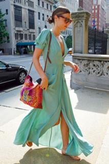 Miranda Kerr feet photo thumbnail