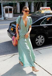 Miranda Kerr feet photo thumbnail