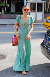 Miranda Kerr feet photo thumbnail