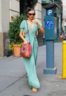 Miranda Kerr feet photo thumbnail
