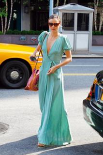 Miranda Kerr feet photo thumbnail