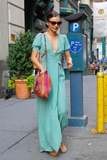 Miranda Kerr feet photo thumbnail