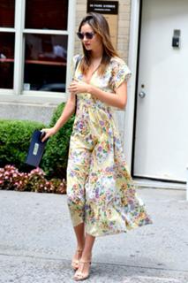 Miranda Kerr feet photo thumbnail