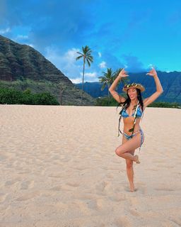 Nicole Scherzinger feet photo thumbnail