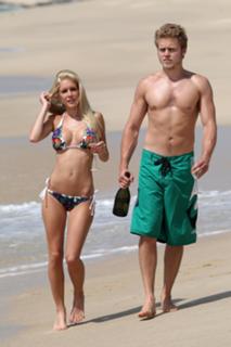 Heidi Montag feet photo thumbnail