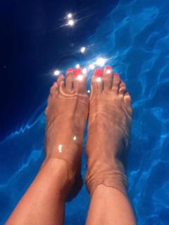 Cristina Ferreira feet photo thumbnail