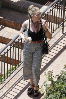 Amber Heard feet photo thumbnail