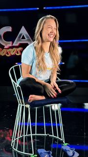Carla Diaz feet photo thumbnail
