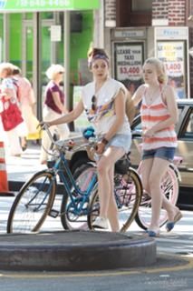 Dakota Fanning feet photo thumbnail