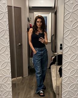 Lisa Rinna feet photo thumbnail