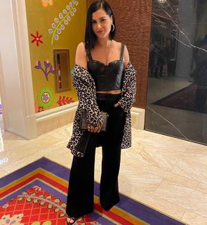 Megan Olivi feet photo thumbnail