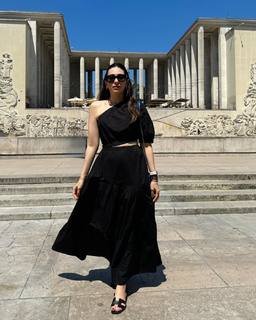 Karisma Kapoor feet photo thumbnail