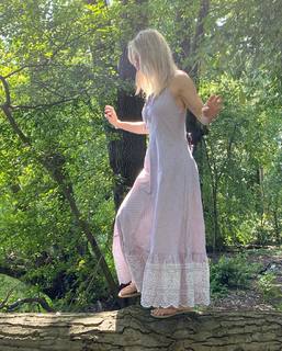 Jennie Garth feet photo thumbnail