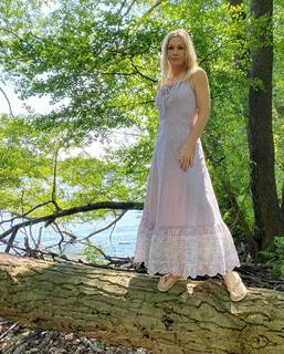 Jennie Garth feet photo thumbnail