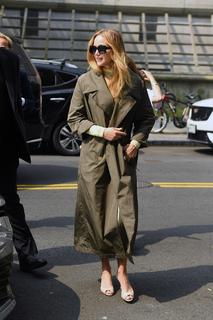 Jennifer Lawrence feet photo thumbnail
