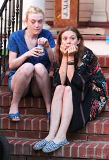 Dakota Fanning feet photo thumbnail