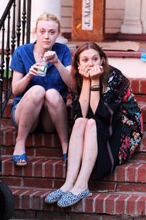 Dakota Fanning feet photo thumbnail