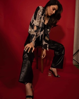 Hansika Motwani feet photo thumbnail