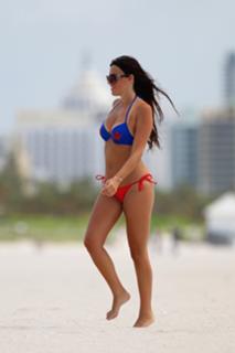 Claudia Romani feet photo thumbnail