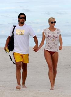 Lena Gercke feet photo thumbnail