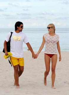 Lena Gercke feet photo thumbnail