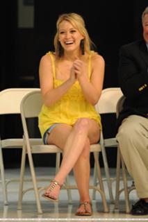 Hilary Duff feet photo thumbnail