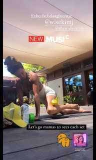 Brooke Burke feet photo thumbnail