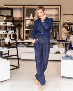 Katie Cassidy feet photo thumbnail