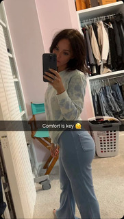 Brittney Smith feet photo thumbnail