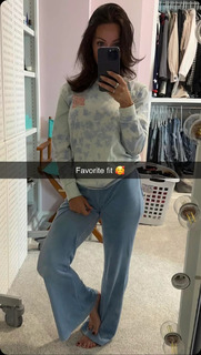 Brittney Smith feet photo thumbnail