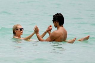 Lena Gercke feet photo thumbnail
