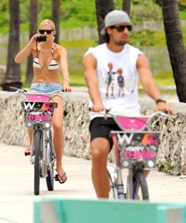 Lena Gercke feet photo thumbnail
