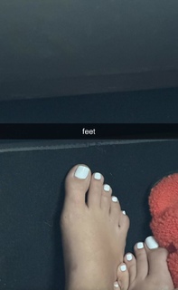 Corinna Kopf feet photo thumbnail