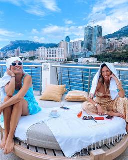 Athina Oikonomakou feet photo thumbnail