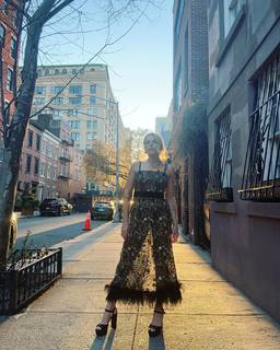 Busy Philipps feet photo thumbnail