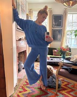 Busy Philipps feet photo thumbnail