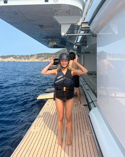 Sydney Sweeney feet photo thumbnail