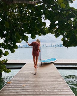 Lele Pons feet photo thumbnail