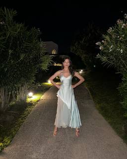 Irina Shayk feet photo thumbnail
