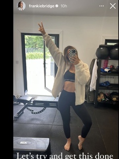 Frankie Bridge feet photo thumbnail
