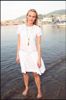 Diane Kruger feet photo thumbnail