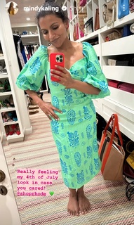 Mindy Kaling feet photo thumbnail