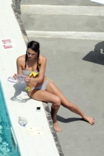 Jessica Alba feet photo thumbnail