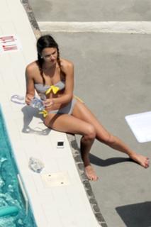 Jessica Alba feet photo thumbnail