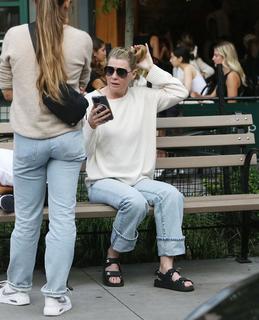 Ellen Pompeo feet photo 4