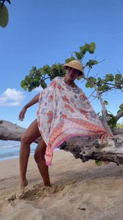 Dania Ramirez feet photo thumbnail
