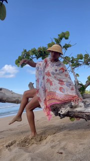 Dania Ramirez feet photo thumbnail