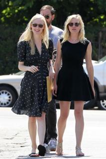 Kirsten Dunst feet photo thumbnail