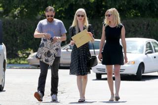 Kirsten Dunst feet photo thumbnail